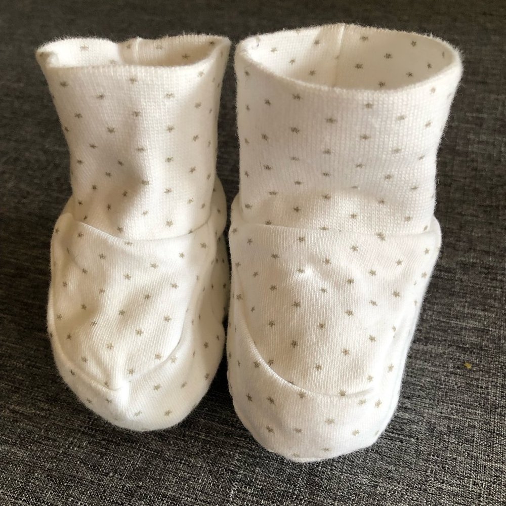 TU booties with gripper soles - baby Size: 0-3 mo - White w/ gray dots - NWOT
